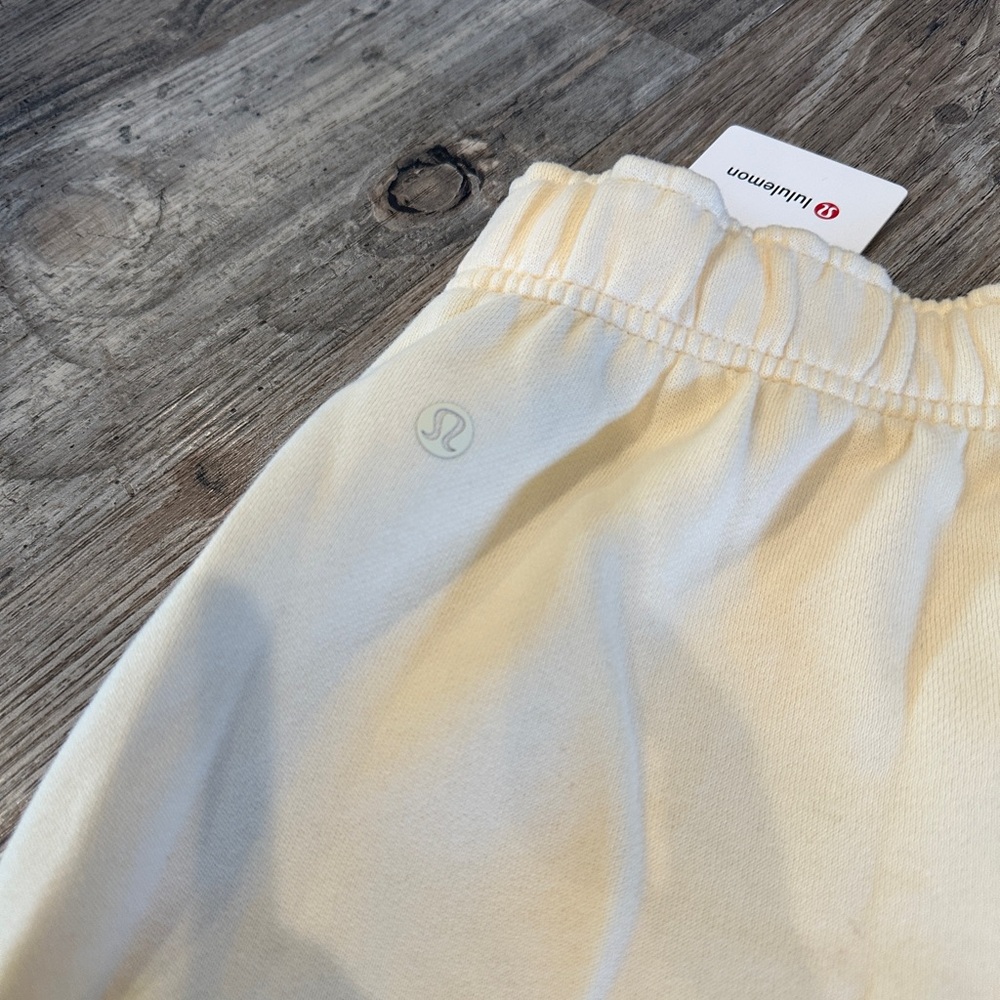 NEW with tags! Lululemon Scuba Mid-Rise Oversized Short 7"  Butter Cream XL - Picture 5 of 8